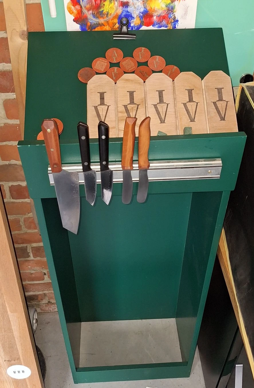 uitstallen van messen en stropmateriaal